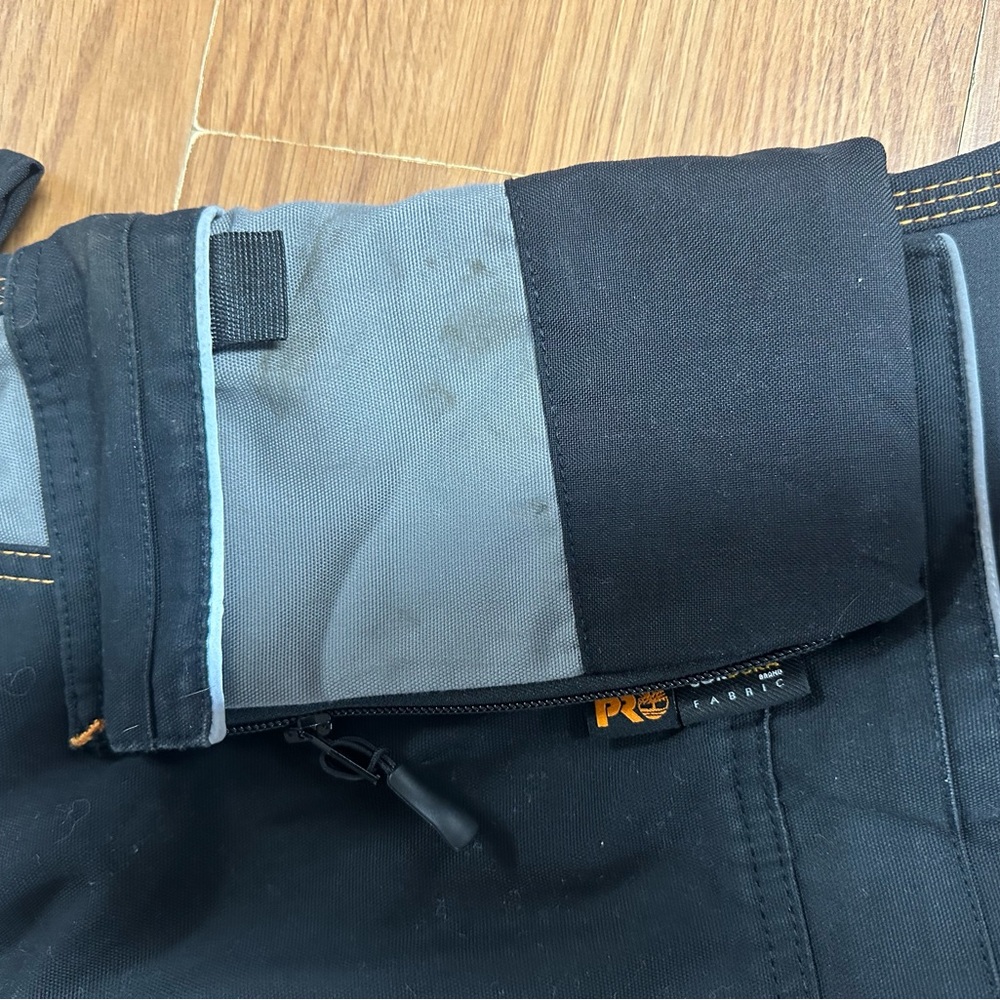 Timberland Men's Black and Gray Cargo Pants - Picture 4 of 6